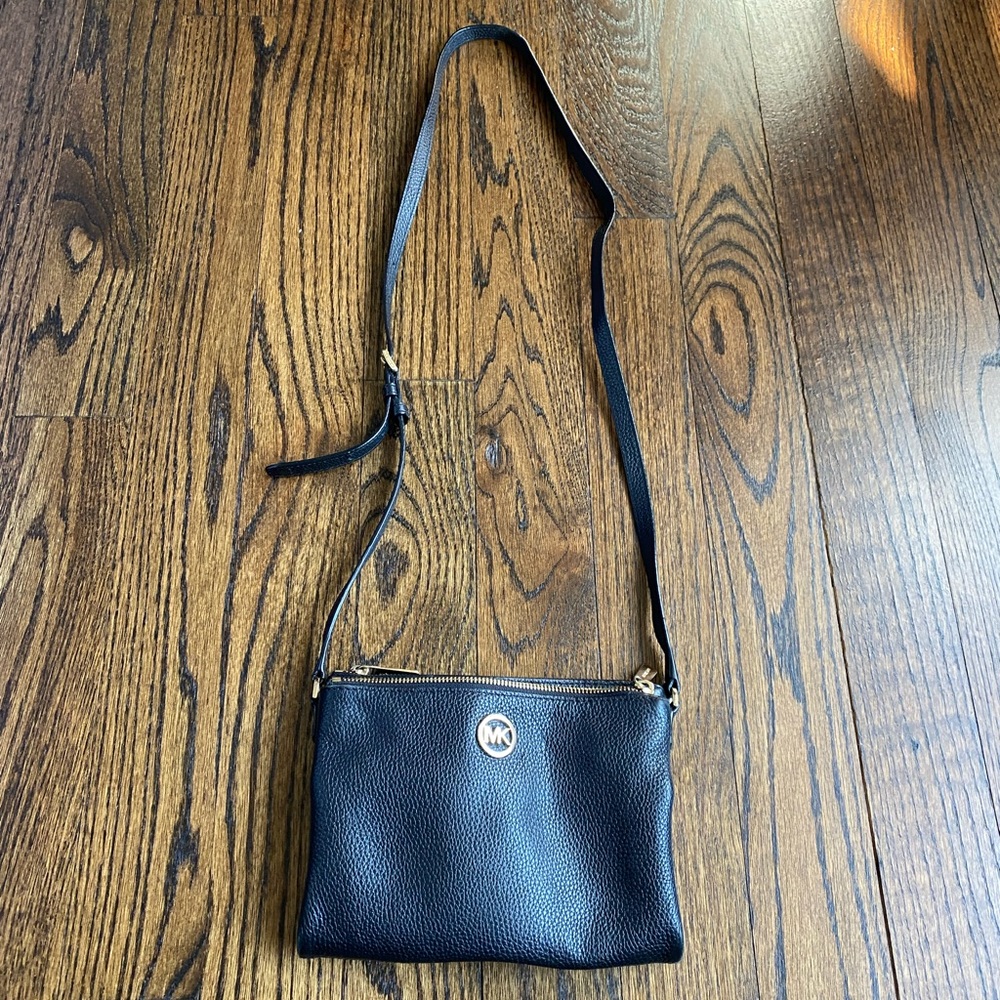 EUC multi function Michael Kors purse